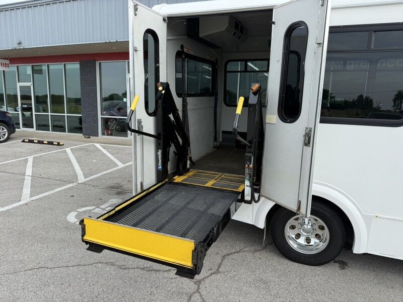 2015 Ford E-350 Passenger Bus w/ Wheelchair Lift 61k mi's Collinsville OK