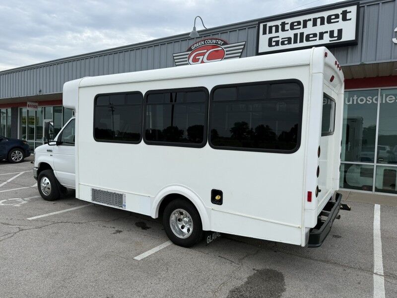 2015 Ford E-350 Passenger Bus w/ Wheelchair Lift 61k mi's Collinsville OK