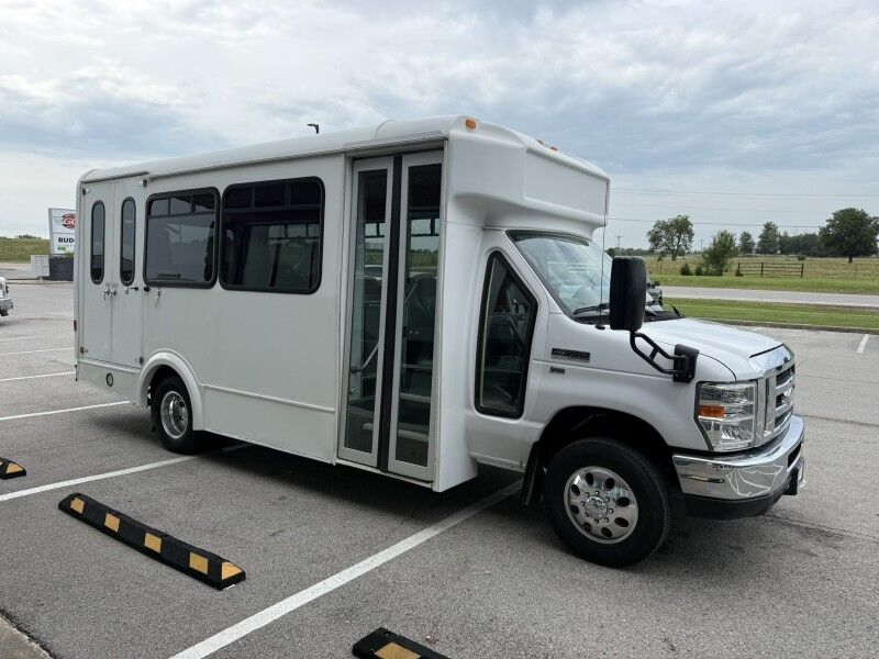 2015 Ford E-350 Passenger Bus w/ Wheelchair Lift 61k mi's Collinsville OK