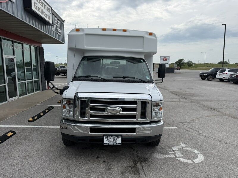 2015 Ford E-350 Passenger Bus w/ Wheelchair Lift 61k mi's Collinsville OK