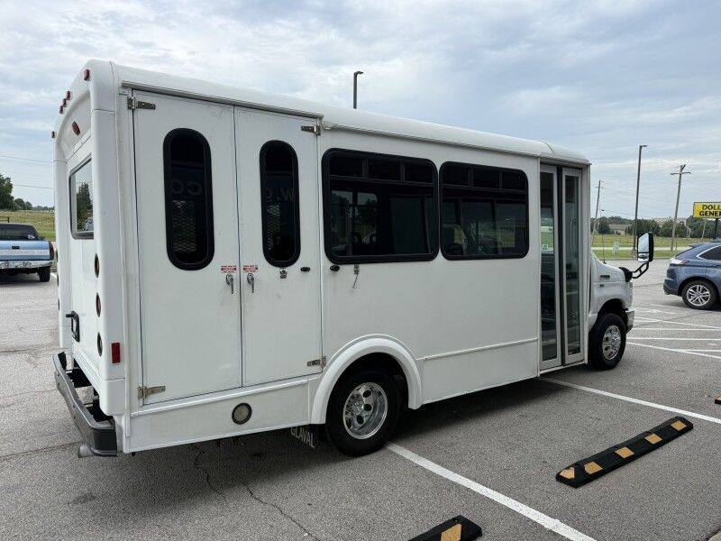 2015 Ford E-350 Passenger Bus w/ Wheelchair Lift 61k mi's Collinsville OK