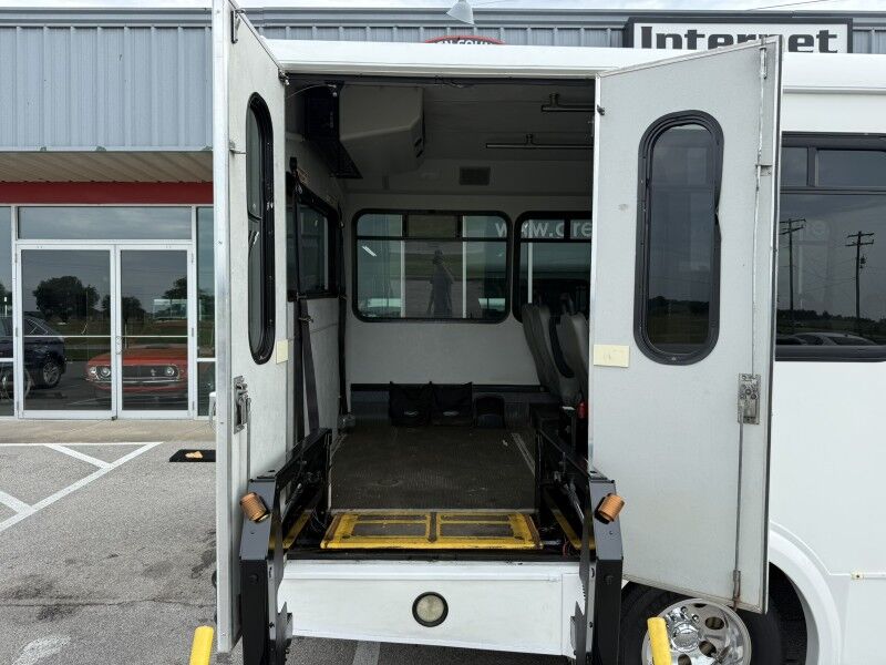 2015 Ford E-350 Passenger Bus w/ Wheelchair Lift 61k mi's Collinsville OK