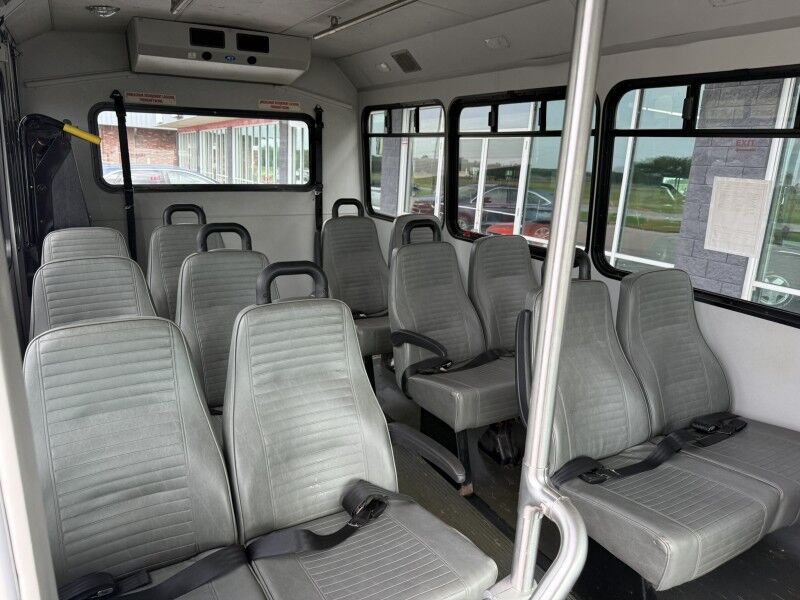 2015 Ford E-350 Passenger Bus w/ Wheelchair Lift 61k mi's Collinsville OK