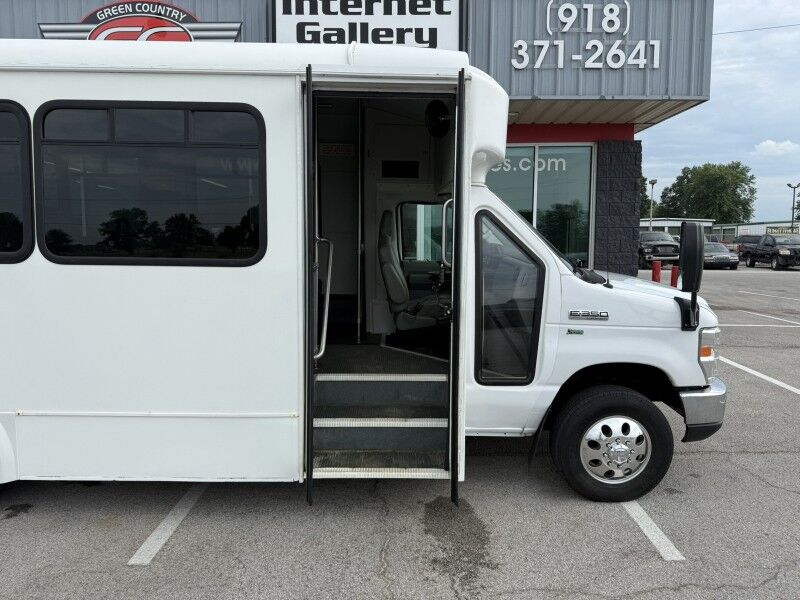 2015 Ford E-350 Passenger Bus w/ Wheelchair Lift 61k mi's Collinsville OK