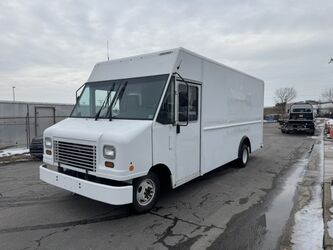 Ford E-450 16' Step Van  2015