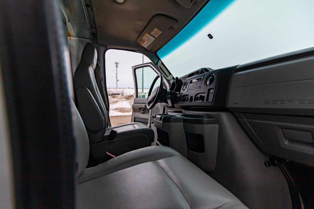 2015 Ford E-450 Econoline Commercial Cube Van Red Deer AB