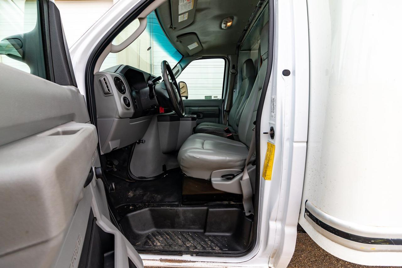 2015 Ford E-450 Econoline Commercial Cube Van Red Deer AB