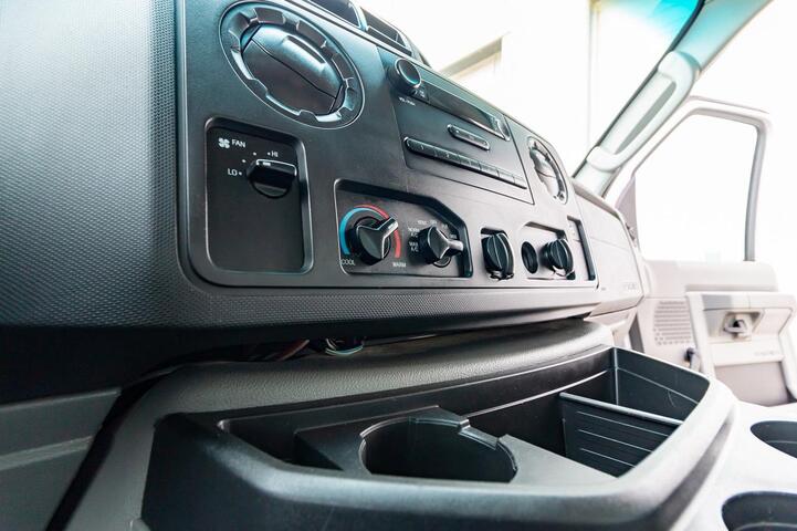 2015 Ford E-450 Econoline Commercial Cube Van Red Deer AB 2015 Ford E-450 Econoline Commercial Cube Van Red Deer AB