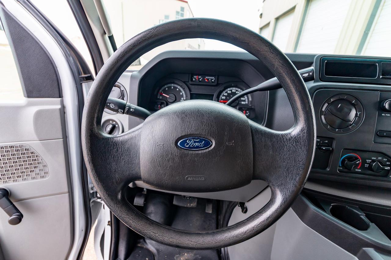 2015 Ford E-450 Econoline Commercial Cube Van Red Deer AB