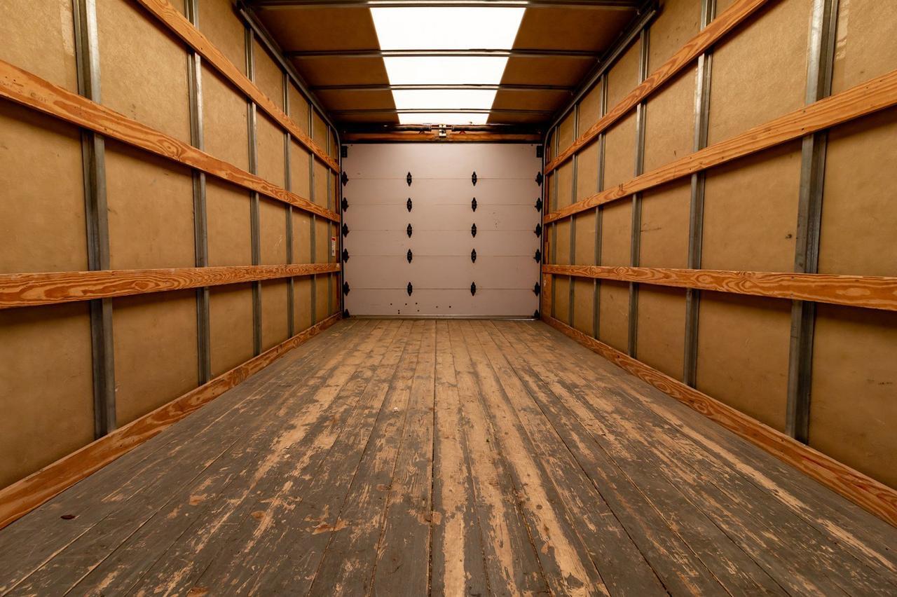 2015 Ford E-450 Econoline Commercial Cube Van Red Deer AB