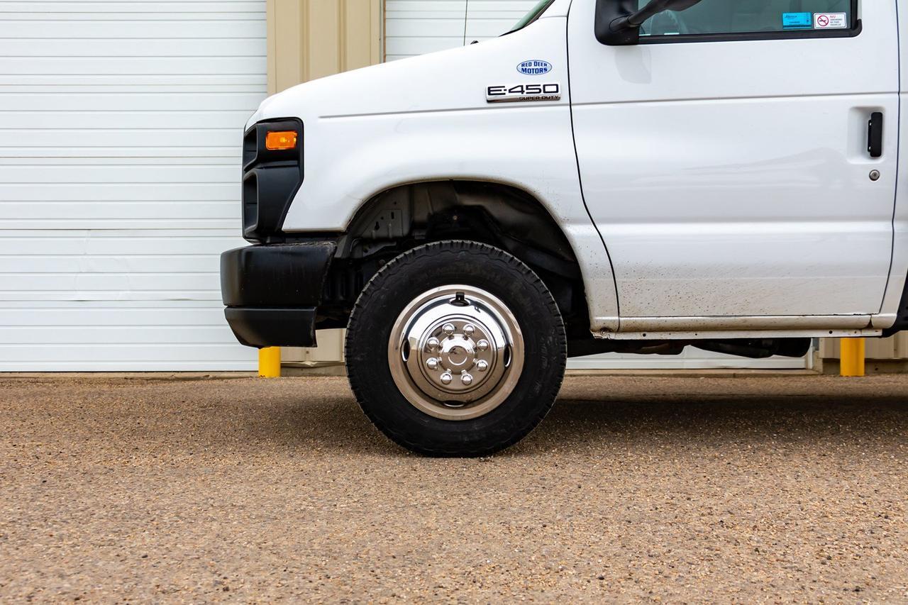2015 Ford E-450 Econoline Commercial Cube Van Red Deer AB