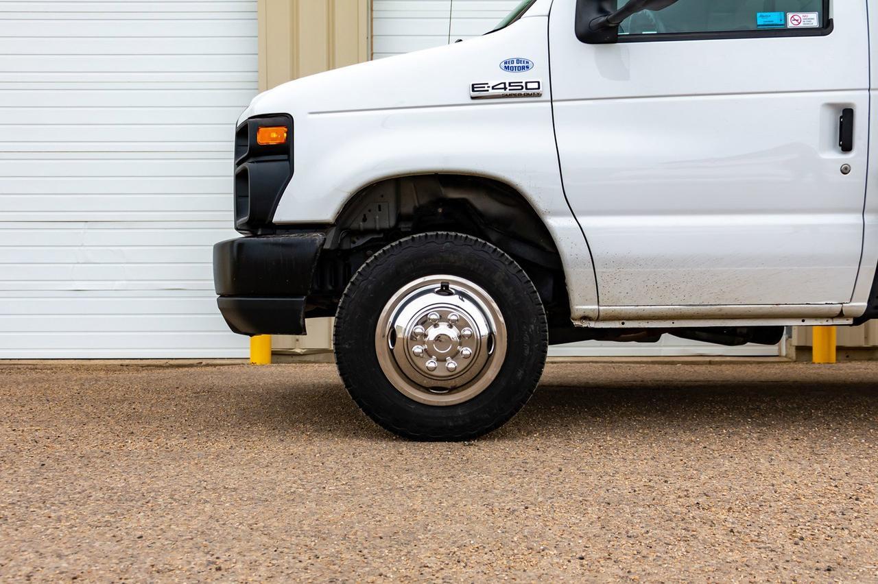 2015 Ford E-450 Econoline Commercial Cube Van Red Deer AB