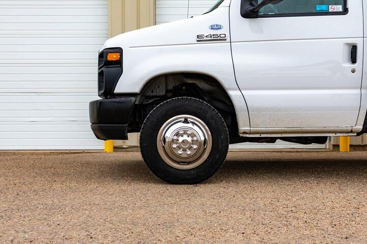 2015 Ford E-450 Econoline Commercial Cube Van Red Deer AB 2015 Ford E-450 Econoline Commercial Cube Van Red Deer AB