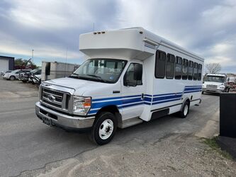 Ford E-450 Passenger & Wheelchair Lift Bus 2015