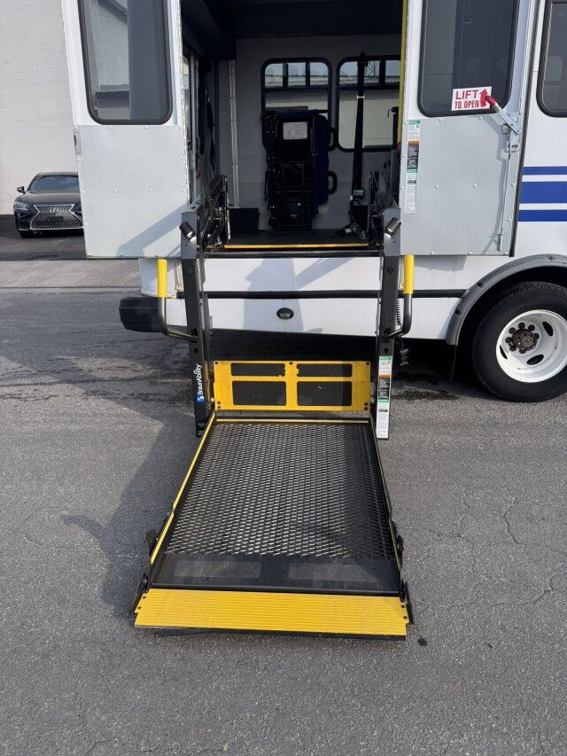 2015 Ford E-450 Wheelchair Lift & Passenger Bus Henrico VA