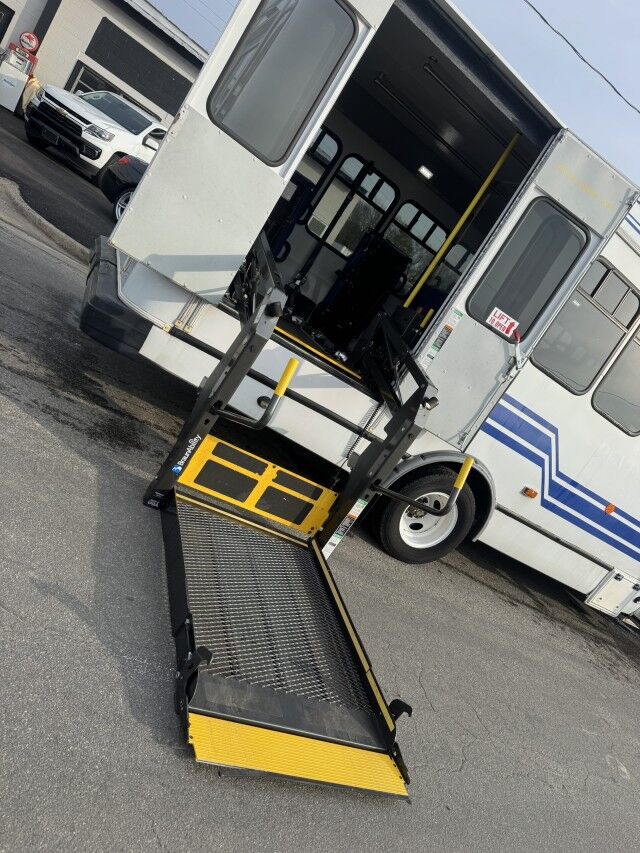 2015 Ford E-450 Wheelchair Lift & Passenger Bus Henrico VA