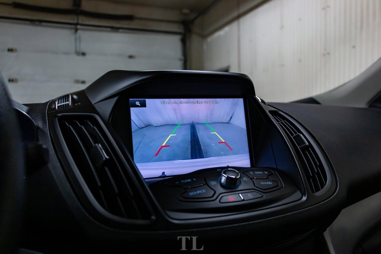 2015 Ford Escape AWD SE Roof Nav BCam Red Deer AB