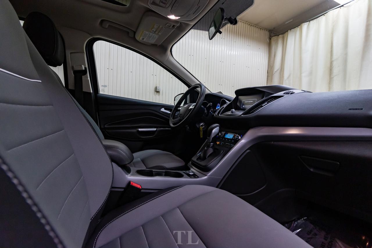 2015 Ford Escape AWD SE Roof Nav BCam Red Deer AB