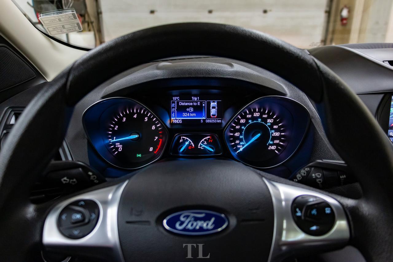 2015 Ford Escape AWD SE Roof Nav BCam Red Deer AB