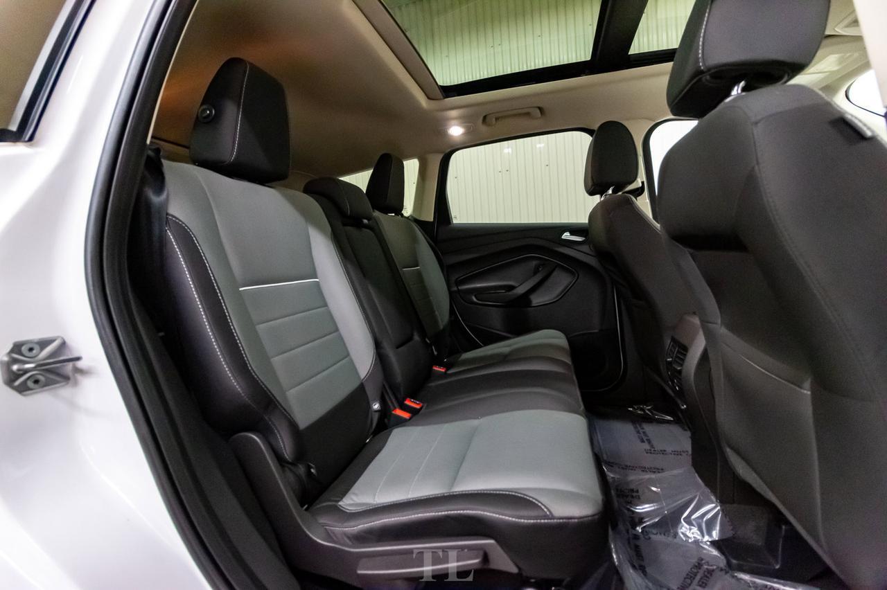 2015 Ford Escape AWD SE Roof Nav BCam Red Deer AB