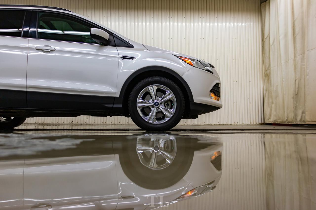 2015 Ford Escape AWD SE Roof Nav BCam Red Deer AB