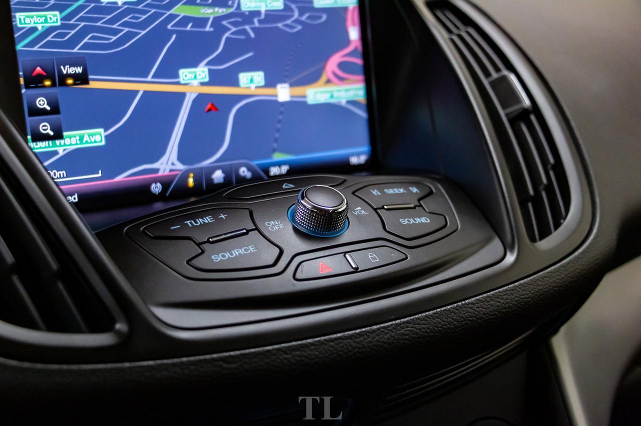 2015 Ford Escape AWD SE Roof Nav BCam Red Deer AB