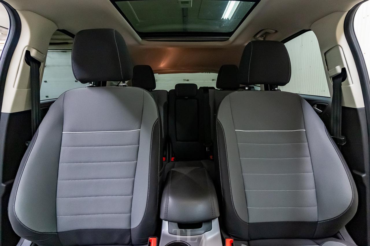 2015 Ford Escape AWD SE Roof Nav BCam Red Deer AB
