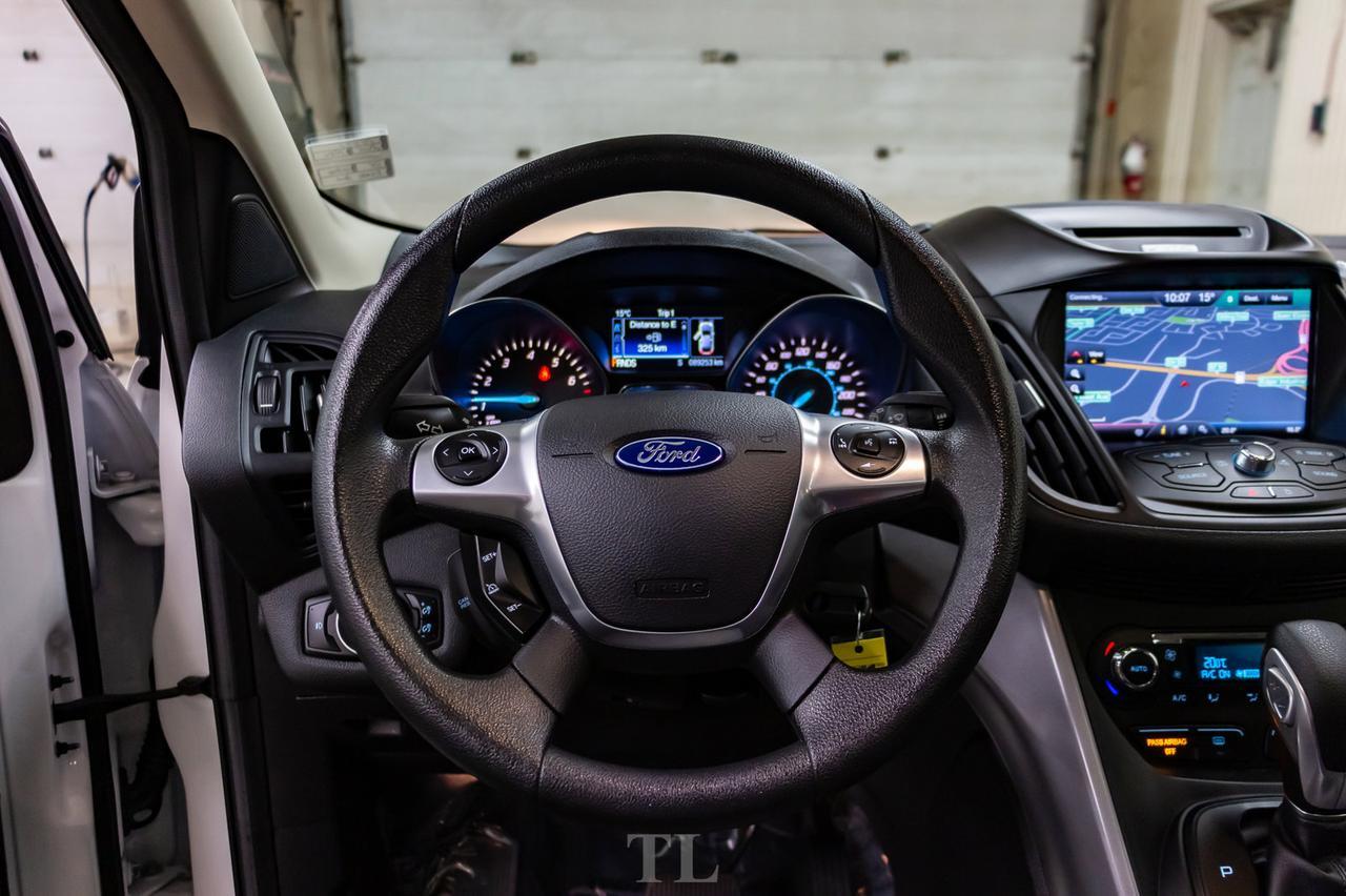 2015 Ford Escape AWD SE Roof Nav BCam Red Deer AB