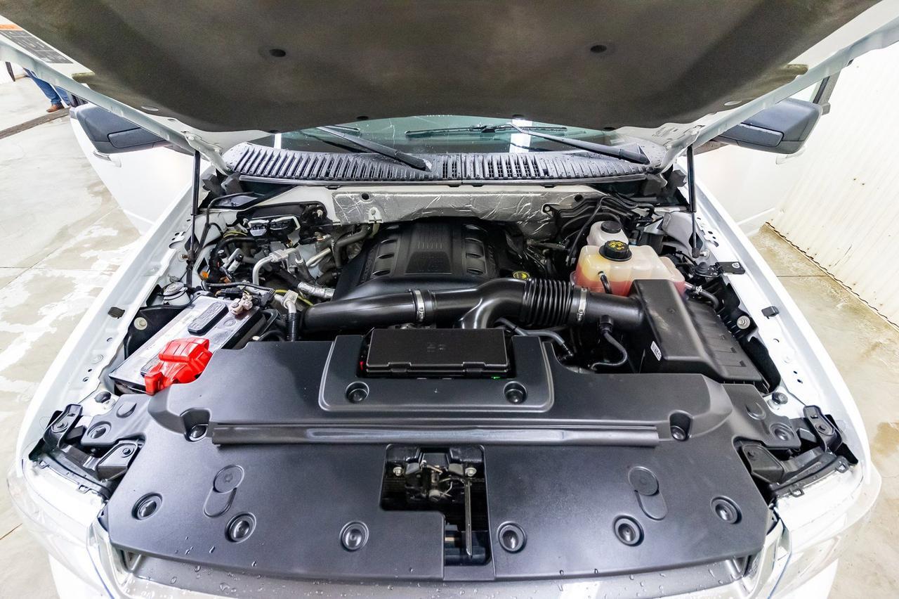 2015 Ford Expedition 4x4 XLT 3rd Row BCam Red Deer AB