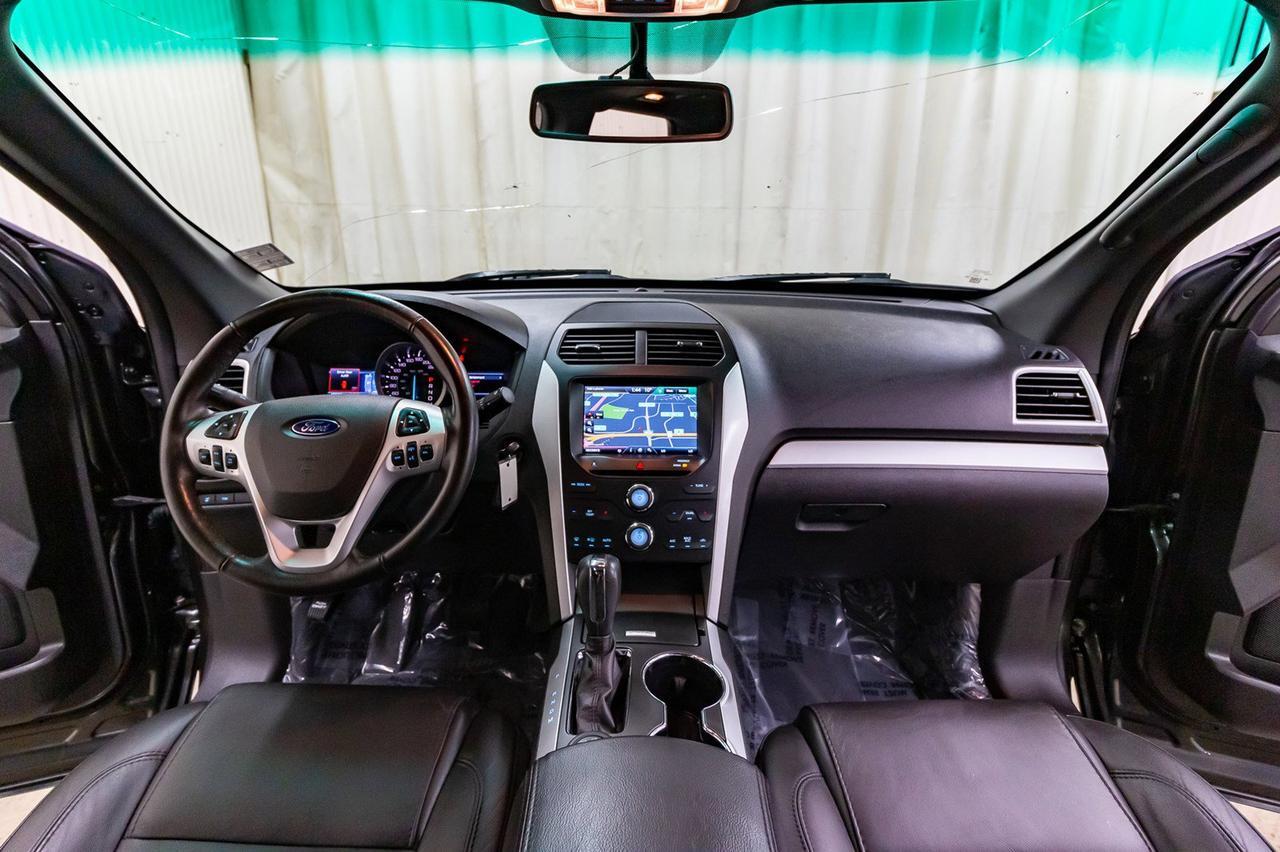 2015 Ford Explorer AWD XLT Leather Roof Nav Red Deer AB