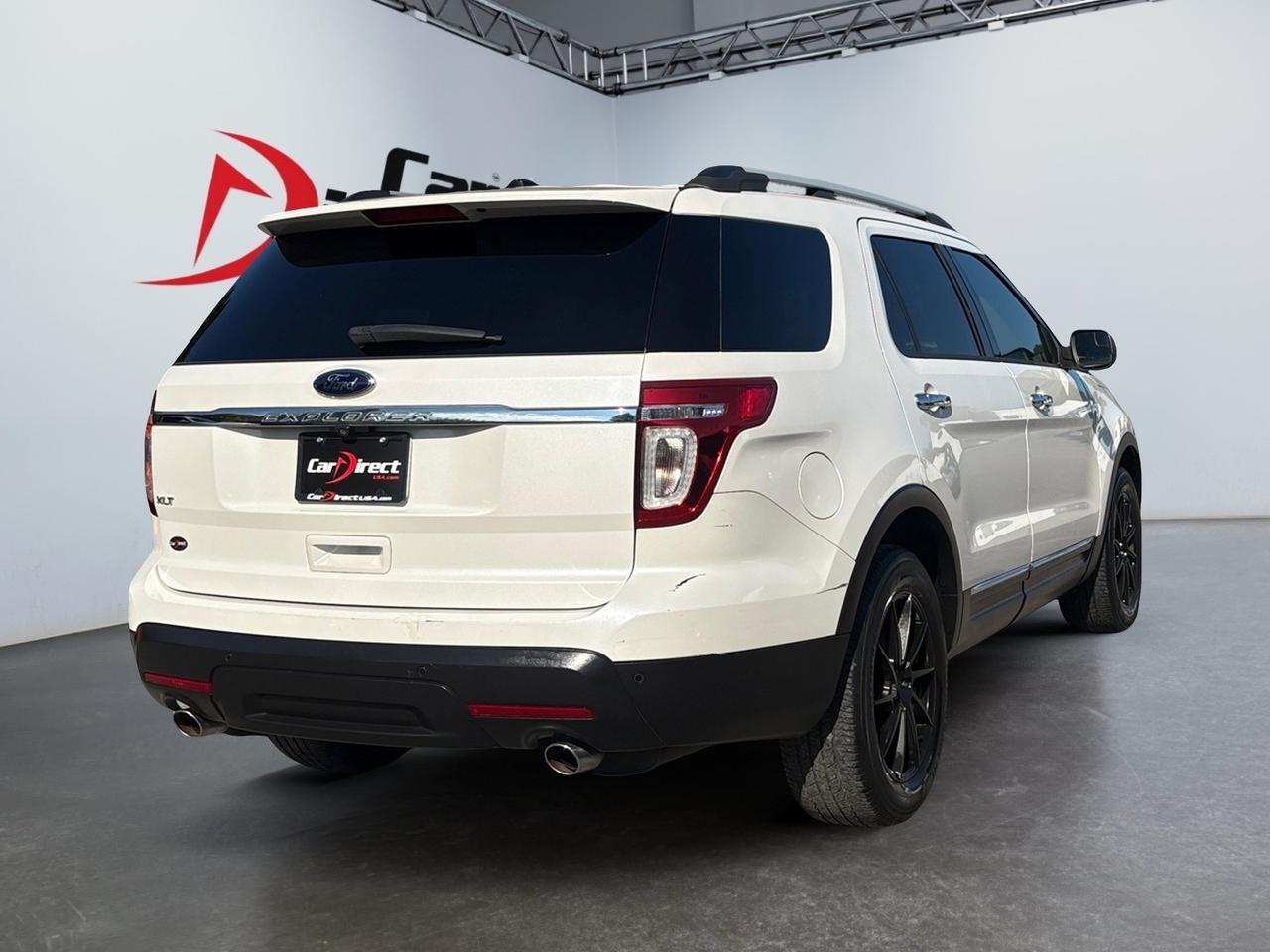 2015 Ford Explorer XLT, ROOF RACKS, POWER LIFTGATE, TOW PACKAGE, REMOTE START, 3RD ROW SEATING, NAVIGATION, HEATED SEATS, 2ND ROW BENCH SEATS, BACKUP CAMERA, PARKING SENSORS, LOW MILES, CLEAN CARFAX, EXPLORE THE ROAD IN THIS FORD!