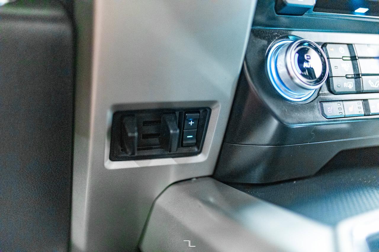 2015 Ford F-150 4x4 Super Crew Lariat FX4 Leather Roof BCam Red Deer AB