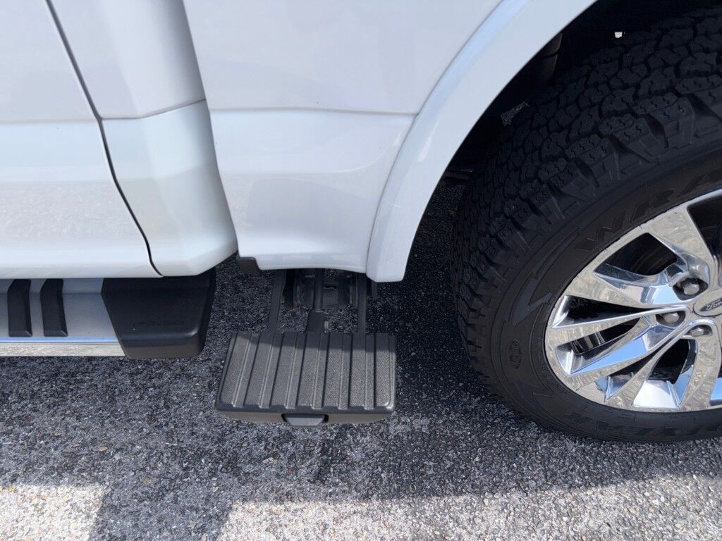 2015 Ford F-150 LARIAT~CLEAN CARFAX~TRAILER BRAKE~BED COVER~LEATHER~NAVIGATION~POWER REAR SLIDING WINDOW~ONLINE FINANCE AND SHIPPING AVAILABLE!!!! Sarasota FL