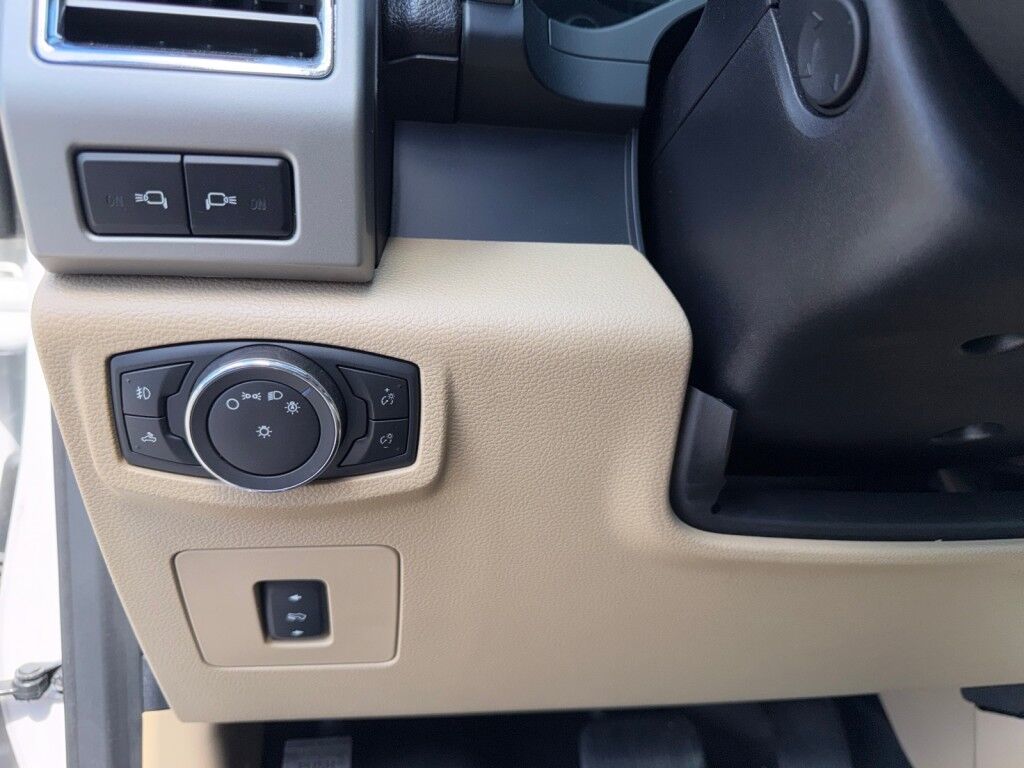 2015 Ford F-150 LARIAT~CLEAN CARFAX~TRAILER BRAKE~BED COVER~LEATHER~NAVIGATION~POWER REAR SLIDING WINDOW~ONLINE FINANCE AND SHIPPING AVAILABLE!!!! Sarasota FL
