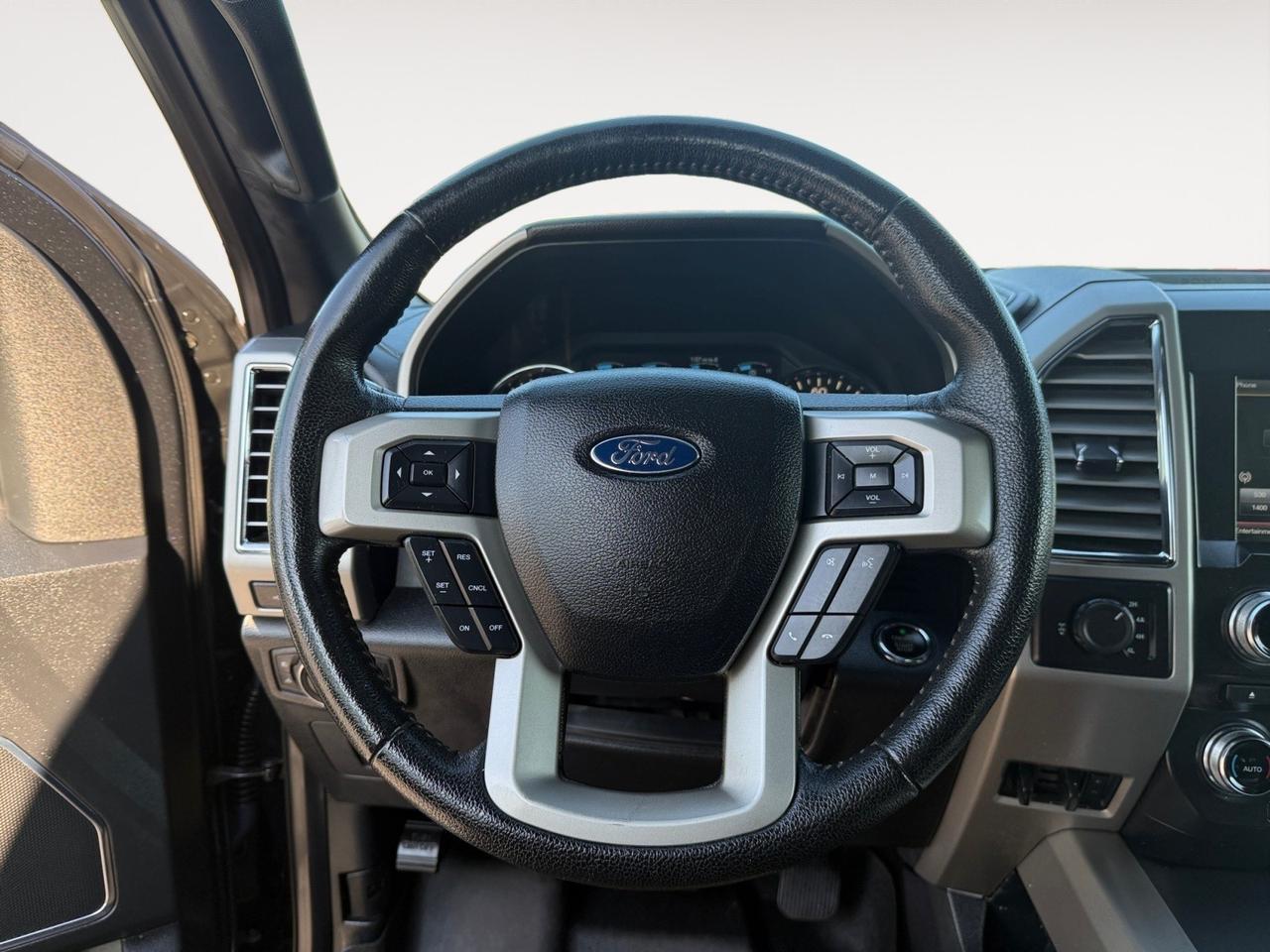 2015 Ford F-150 Lariat, TOW HOOKS, POWER SLIDING REAR WINDOW, HEATED AND VENTILATED FRONT SEATS, MEMORY SEAT, POWER FOLD MIRRORS, HEATED MIRRORS, BACKUP CAMERA, LOW MILES! Norfolk VA