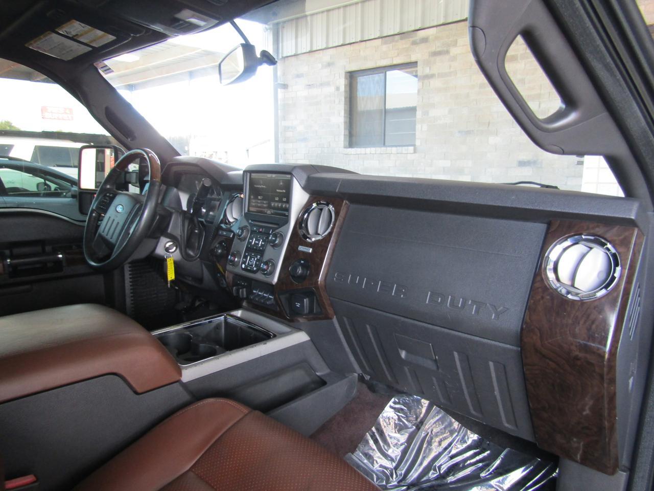 2015 Ford F-250 4WD Crew Cab 156 Platinum Grand Prairie TX