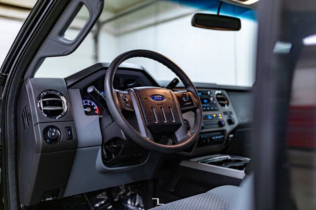 2015 Ford F-250 4x4 Crew Cab XLT BCam Red Deer AB