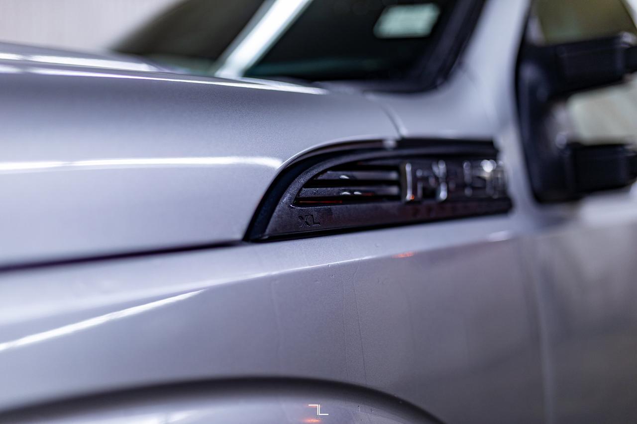 2015 Ford F-250 4x4 Reg Cab XL Longbox Topper Red Deer AB