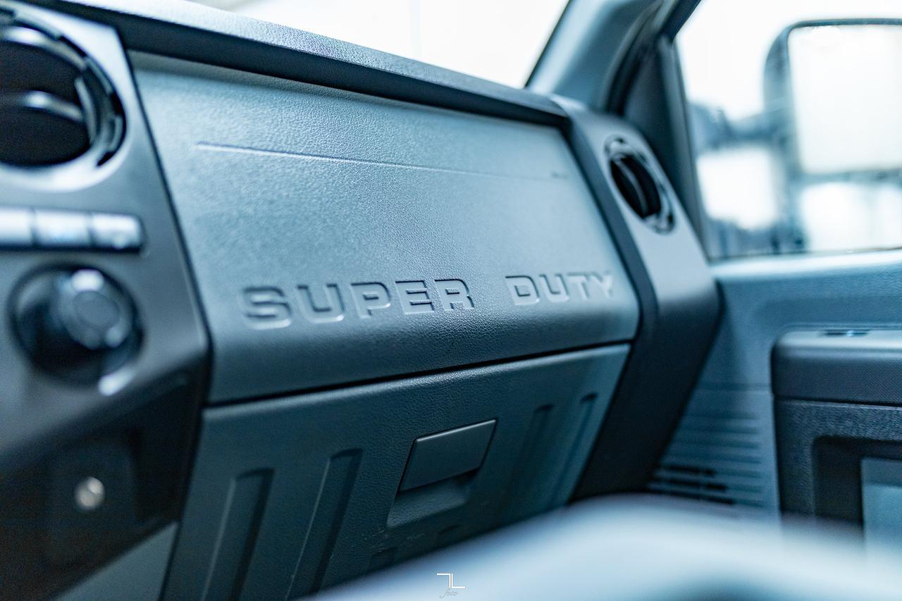 2015 Ford F-250 4x4 Reg Cab XL Longbox Topper Red Deer AB