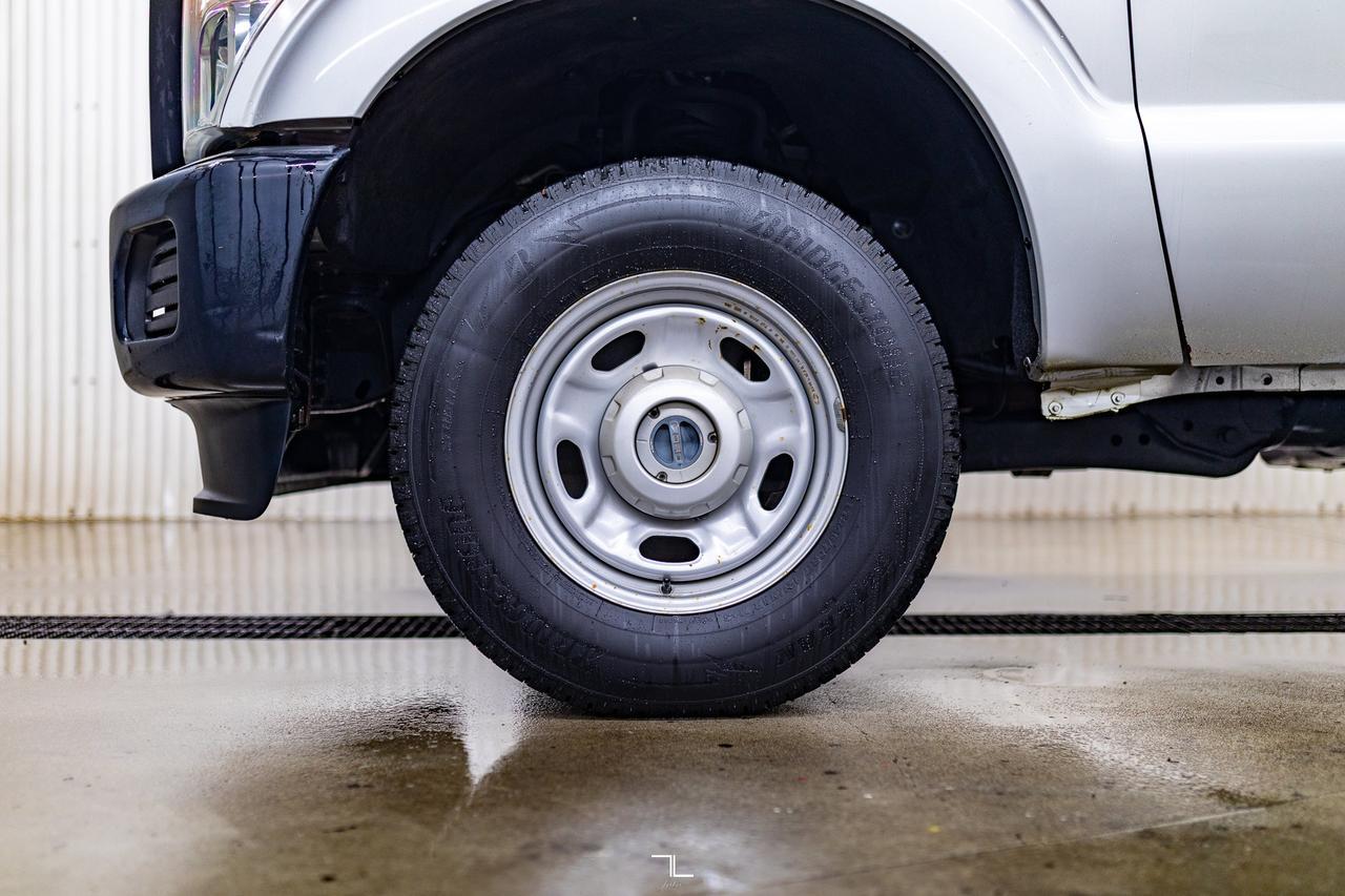 2015 Ford F-250 4x4 Reg Cab XL Longbox Topper Red Deer AB