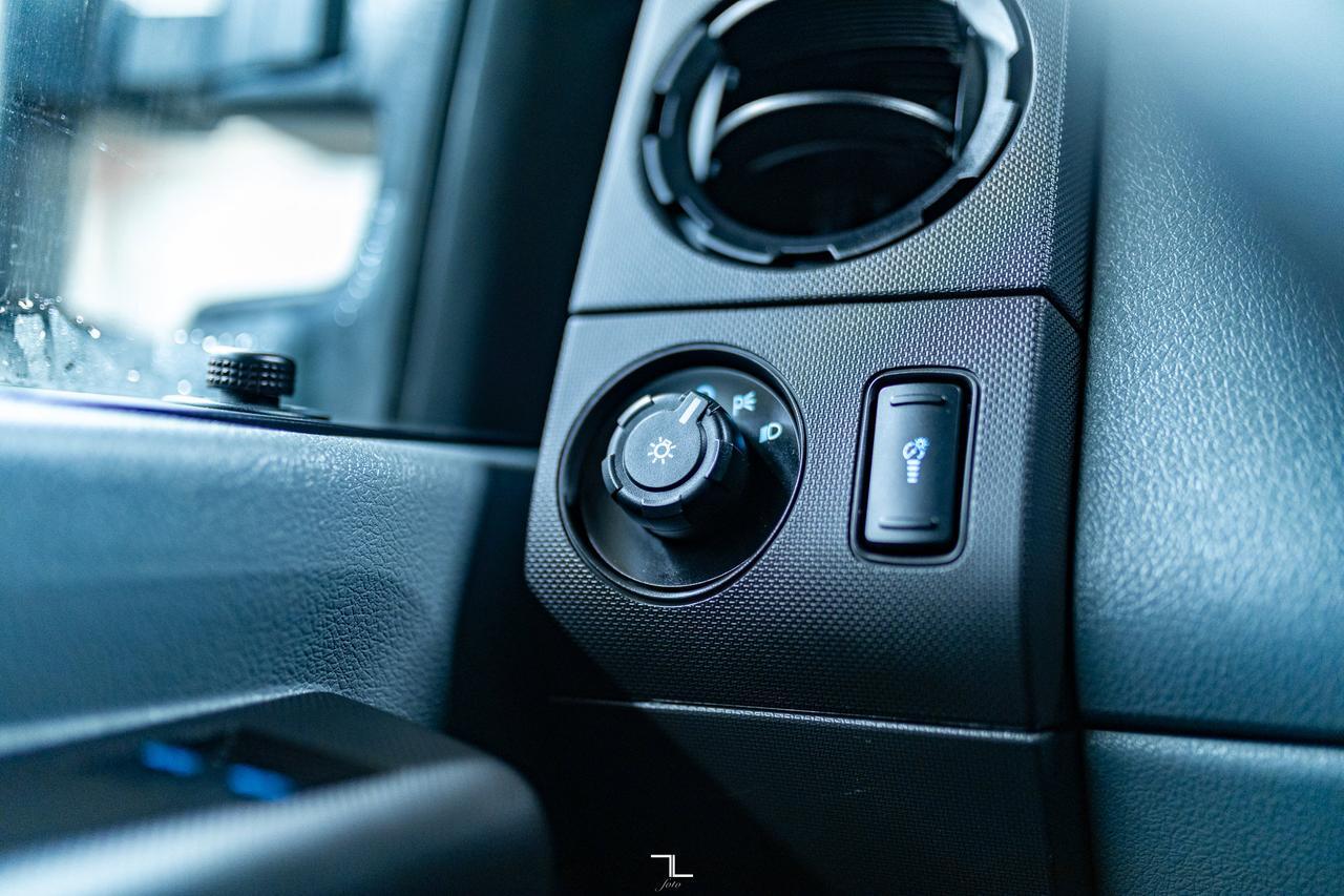 2015 Ford F-250 4x4 Reg Cab XL Longbox Topper Red Deer AB