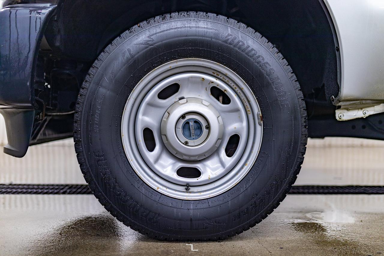 2015 Ford F-250 4x4 Reg Cab XL Longbox Topper Red Deer AB