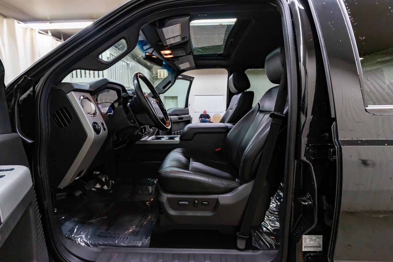 2015 Ford F-350 4x4 Crew Cab Lariat Diesel Leather Roof Nav Red Deer AB
