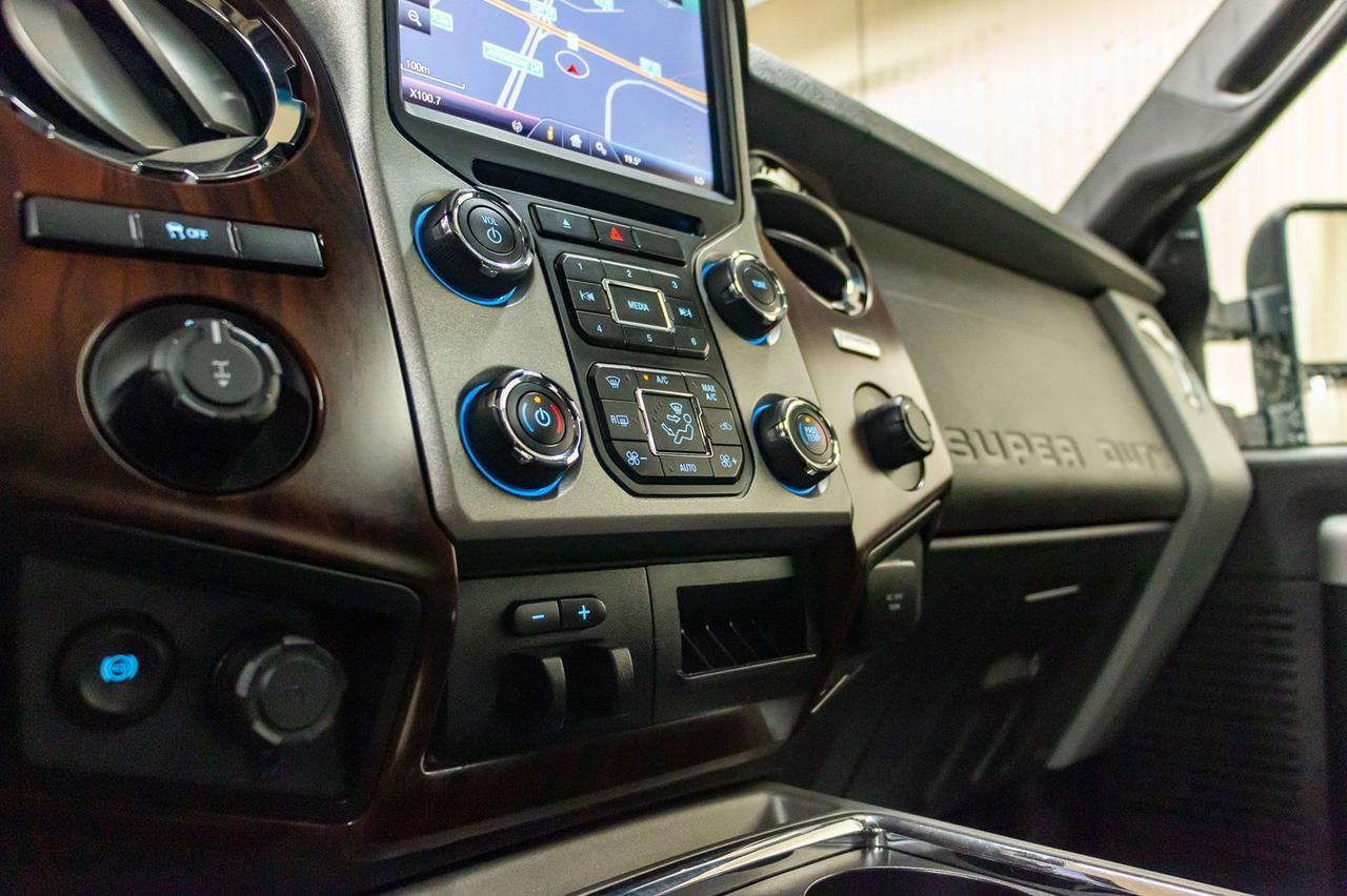 2015 Ford F-350 4x4 Crew Cab Lariat Diesel Leather Roof Nav Red Deer AB