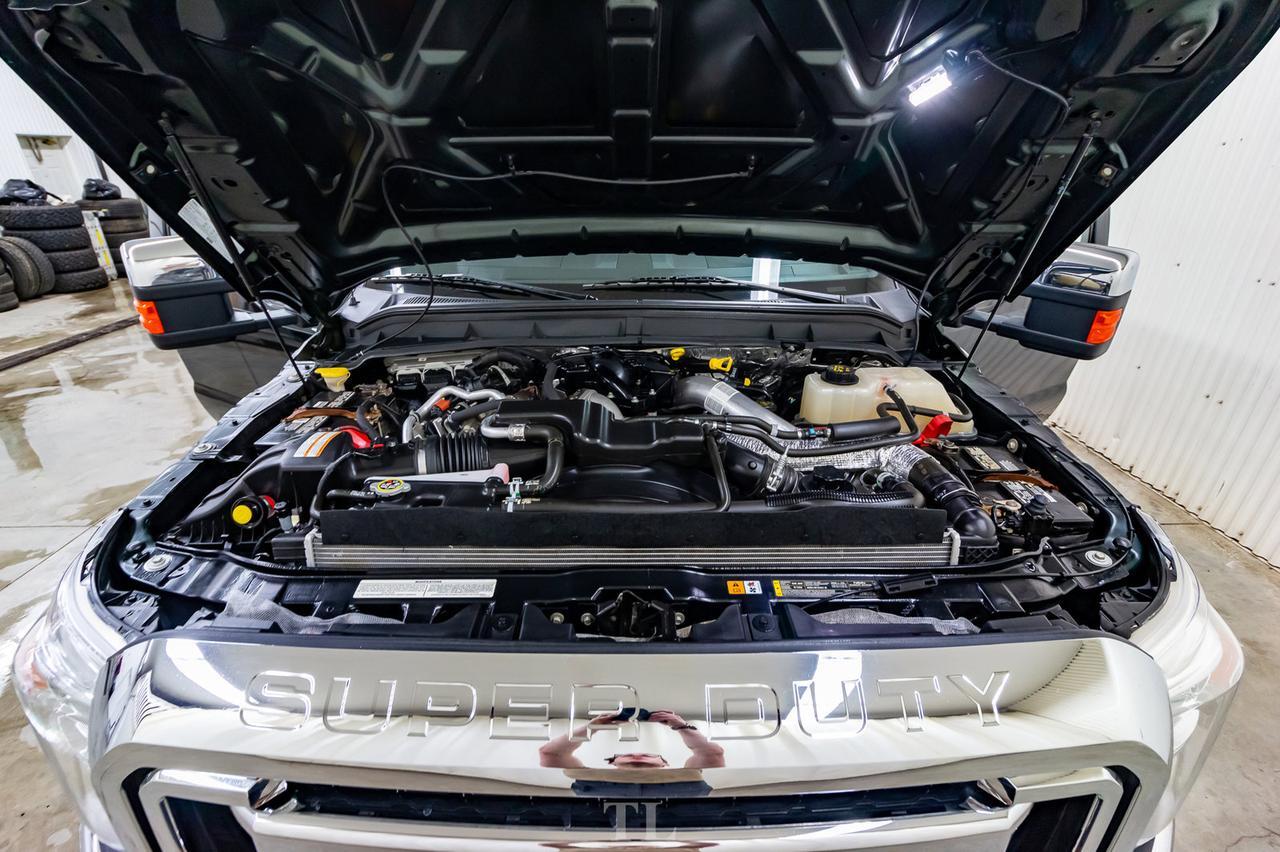 2015 Ford F-350 4x4 Crew Cab Lariat Diesel Leather Roof Nav Red Deer AB