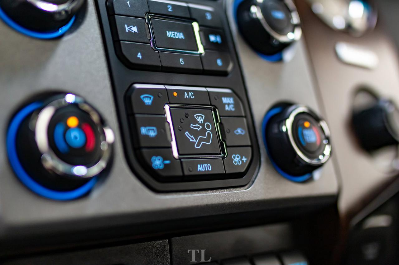 2015 Ford F-350 4x4 Crew Cab Lariat Diesel Leather Roof Nav Red Deer AB