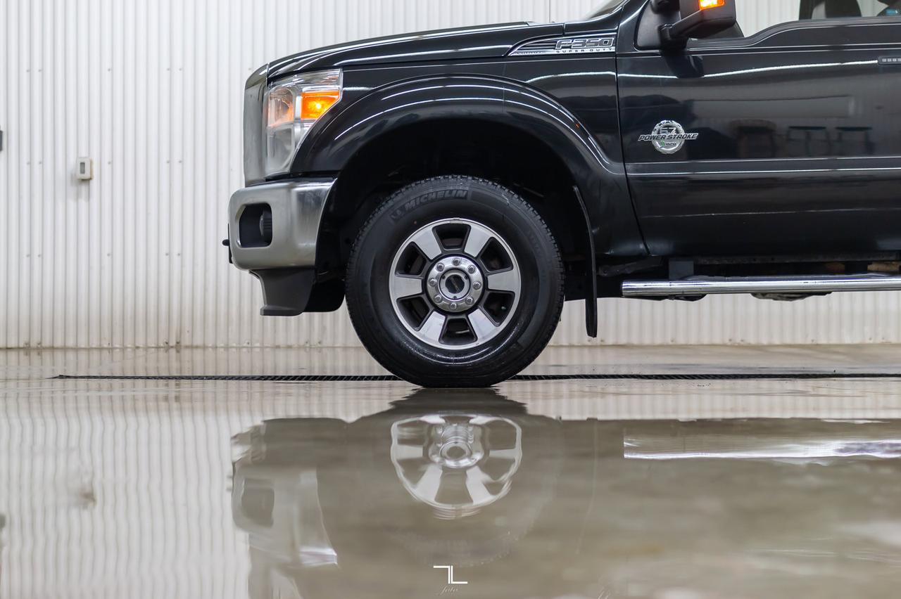 2015 Ford F-350 4x4 Crew Cab Lariat Longbox Leather Roof Nav BCam Red Deer AB