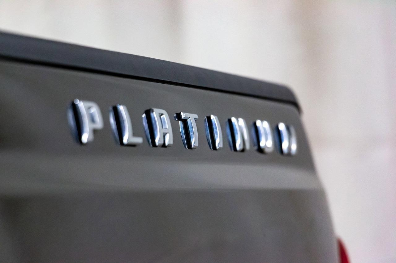 2015 Ford F-350 4x4 Crew Cab Platinum Diesel Leather Roof Nav Red Deer AB