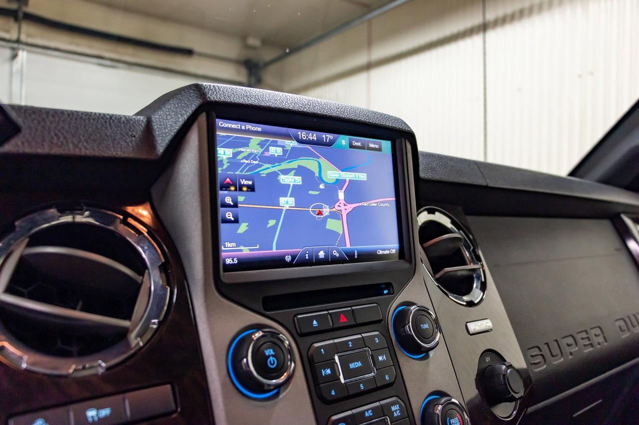 2015 Ford F-350 4x4 Crew Cab Platinum Diesel Leather Roof Nav Red Deer AB