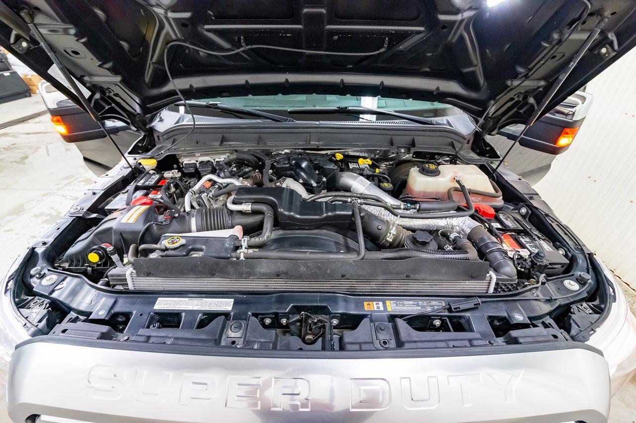 2015 Ford F-350 4x4 Crew Cab Platinum Diesel Leather Roof Nav Red Deer AB